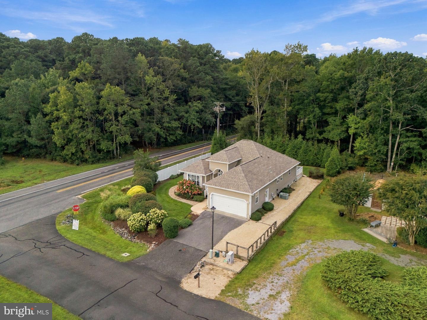 1 Neptune Dr Property Photo 3