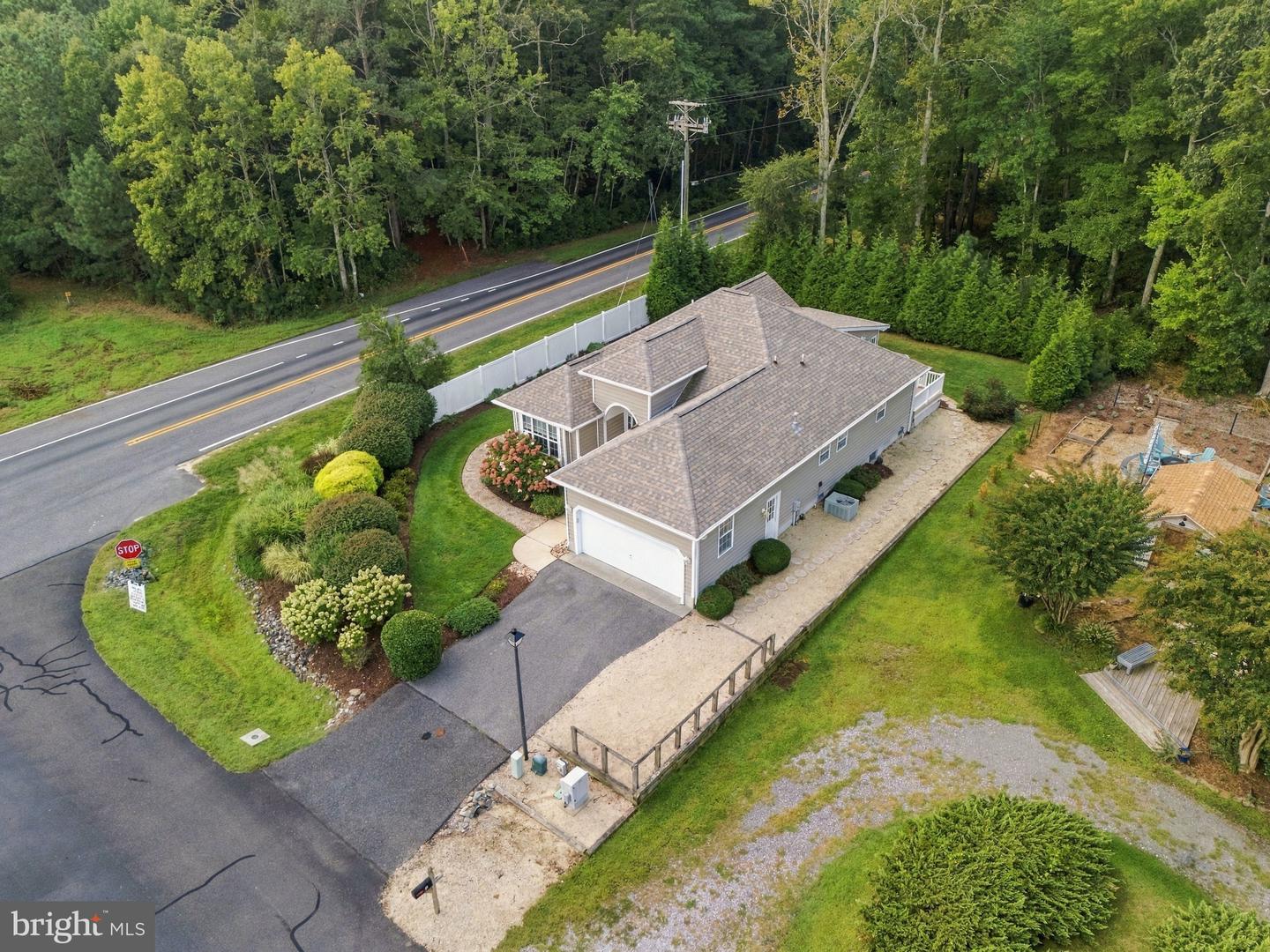 1 Neptune Dr Property Photo 4