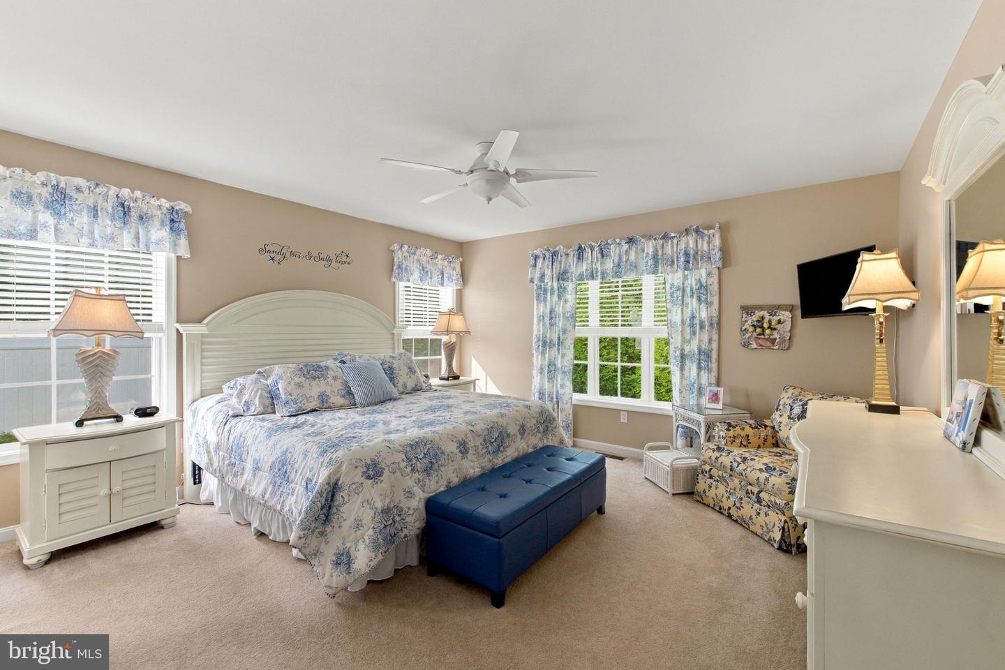 1 Neptune Dr Property Photo 22
