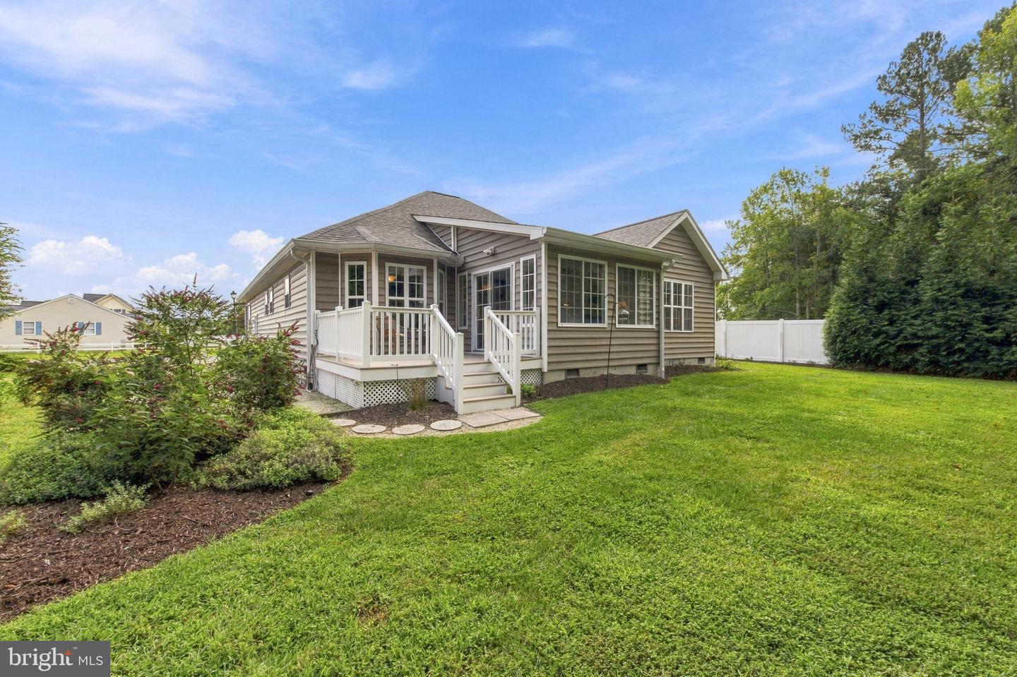 1 Neptune Dr Property Photo 39