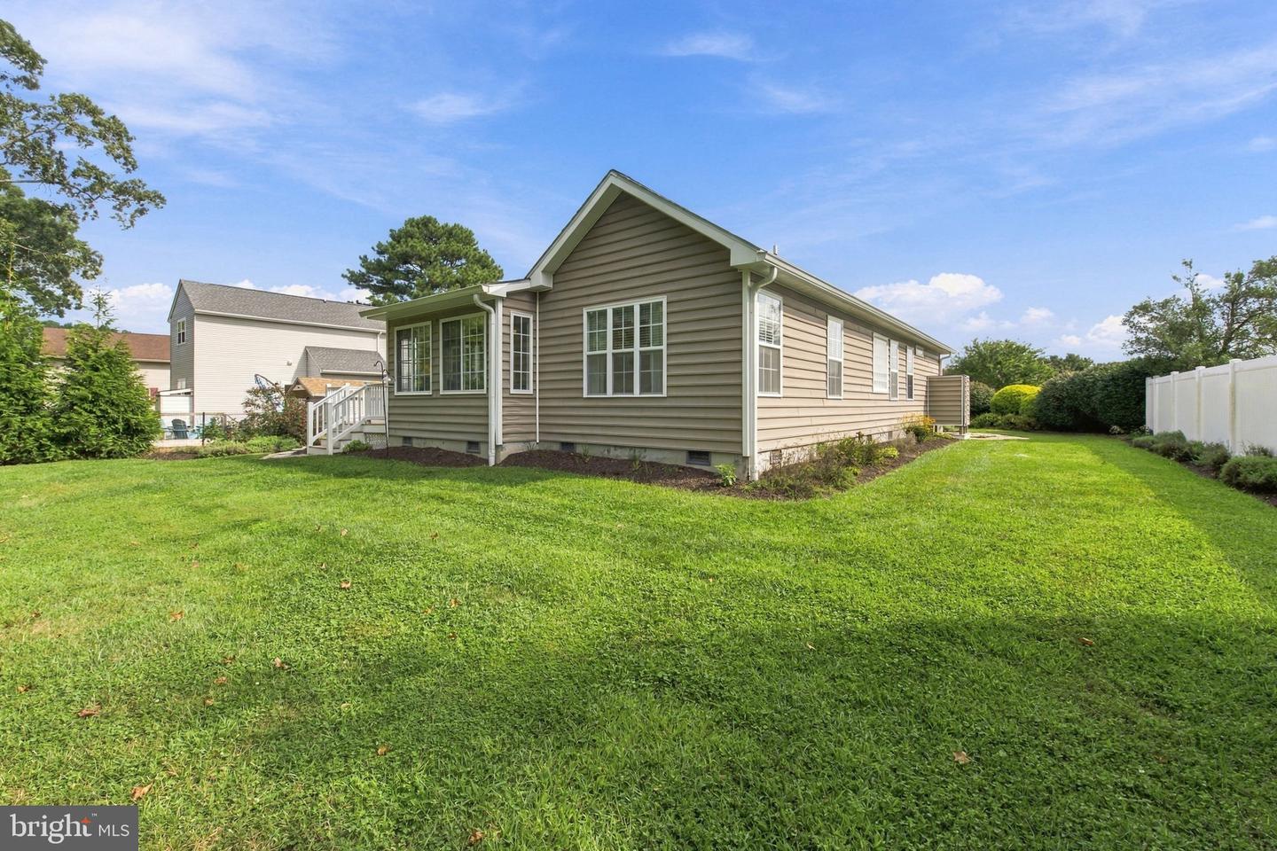 1 Neptune Dr Property Photo 41