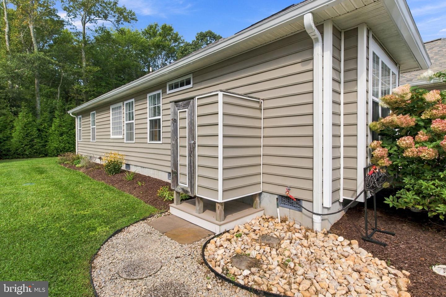 1 Neptune Dr Property Photo 43