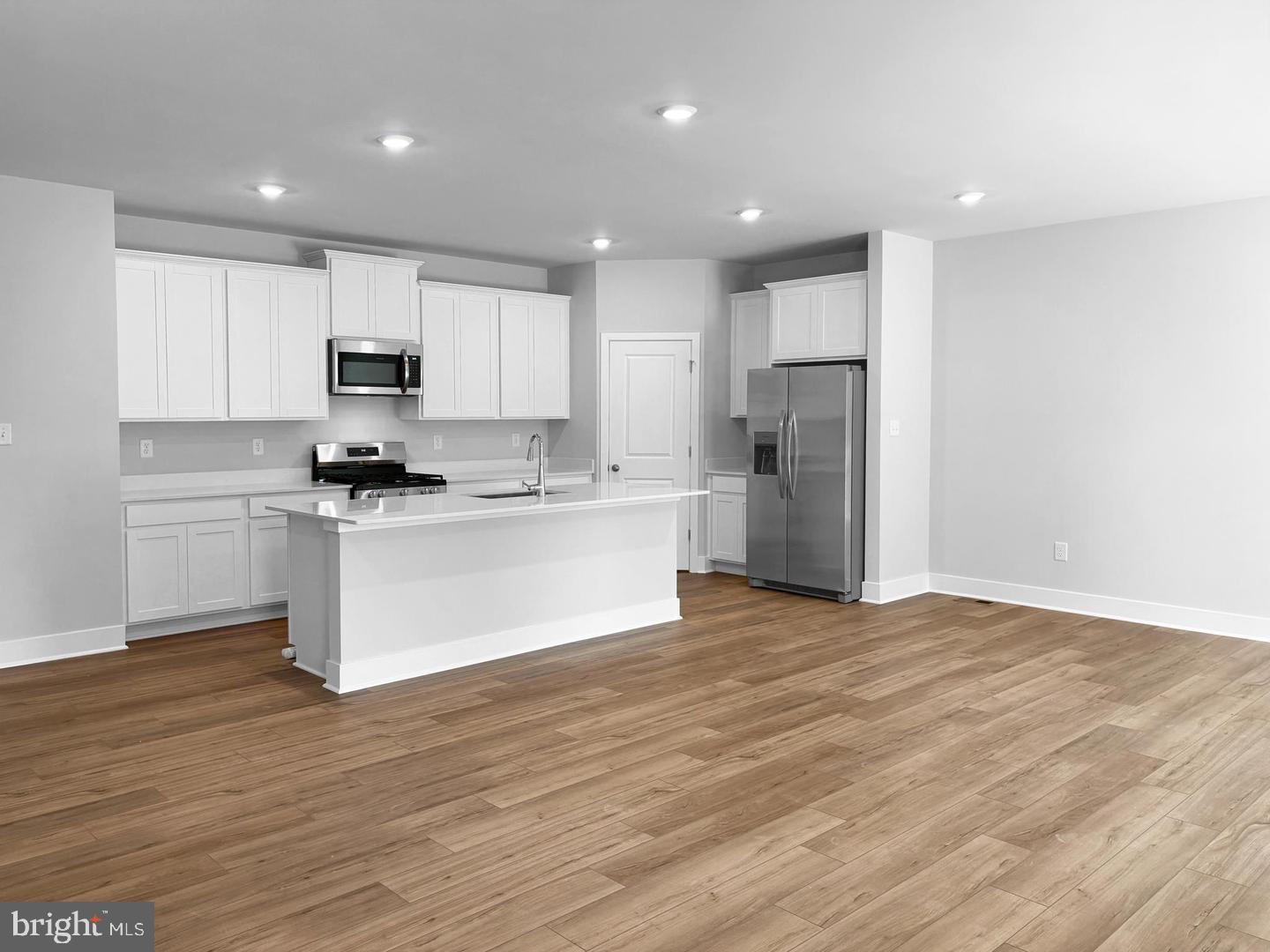 29668 Highbridge Way Property Photo 2