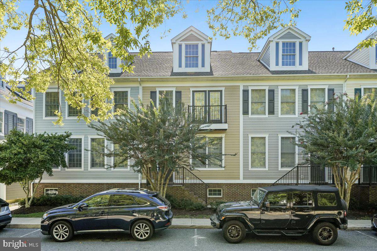 20 VILLAGE GREEN Property Photo 1