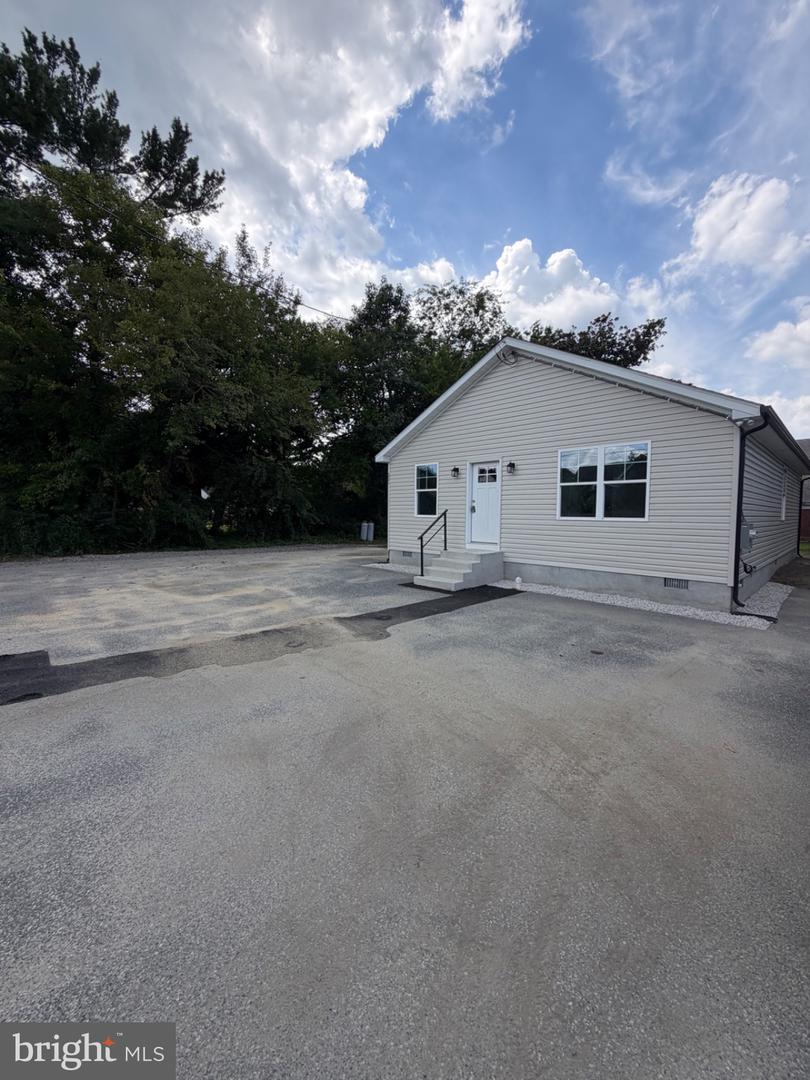 221 Strawberry Aly Property Photo 3