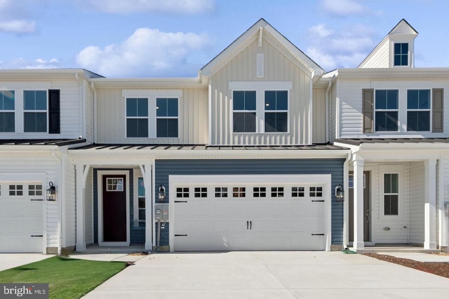 20535 SPYGLASS CIR Property Photo 1