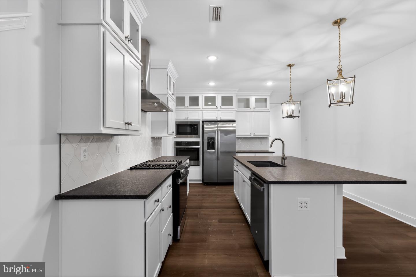 20529 Spyglass Cir Property Photo 3