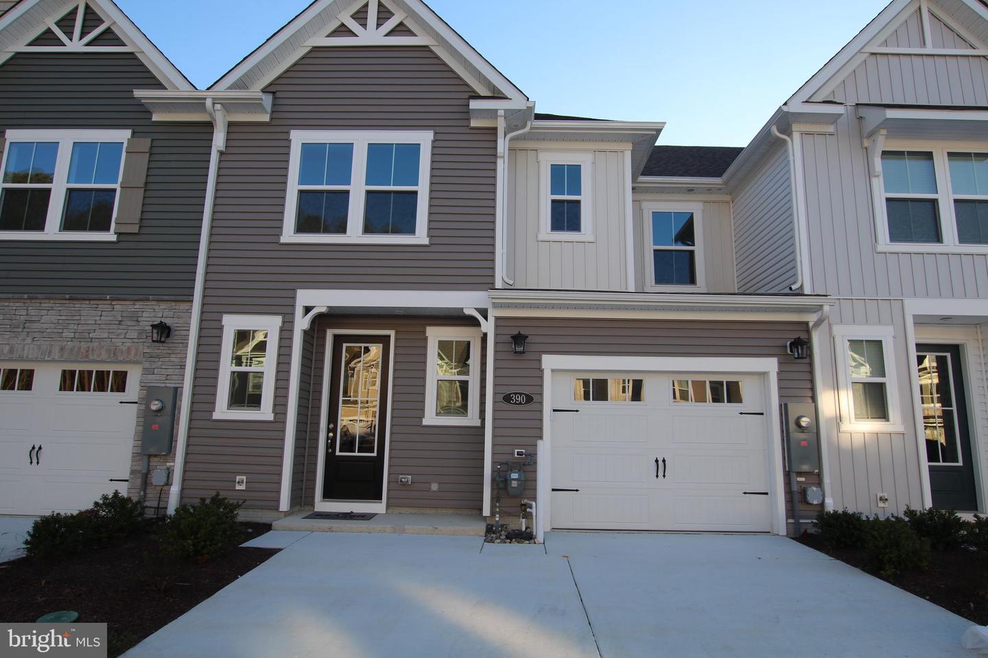 390 Scranton Ln Property Photo 1