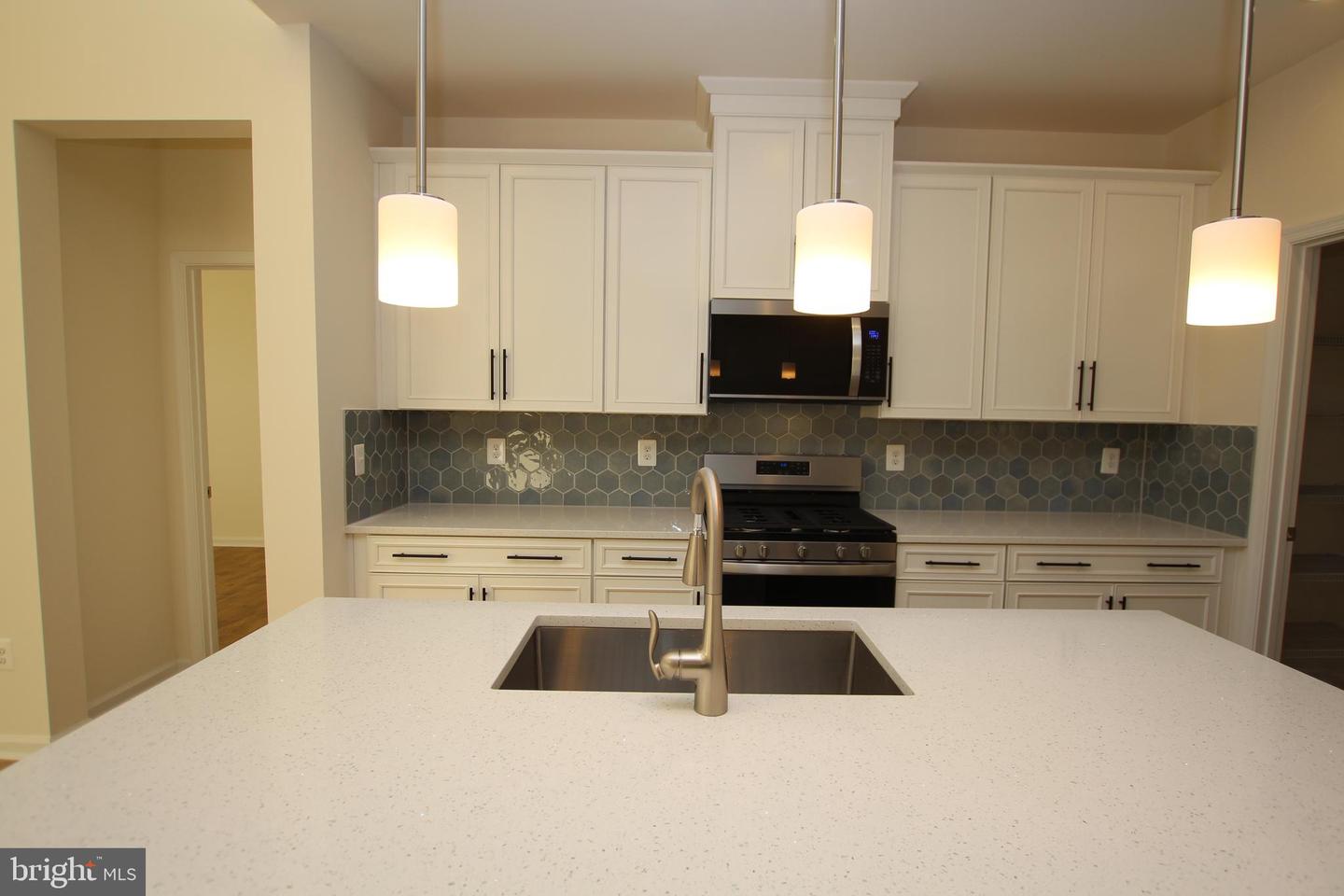 390 Scranton Ln Property Photo 4