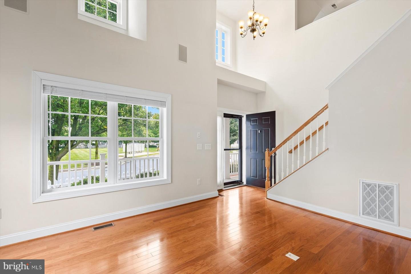 303 Carlton Dr Property Photo 15