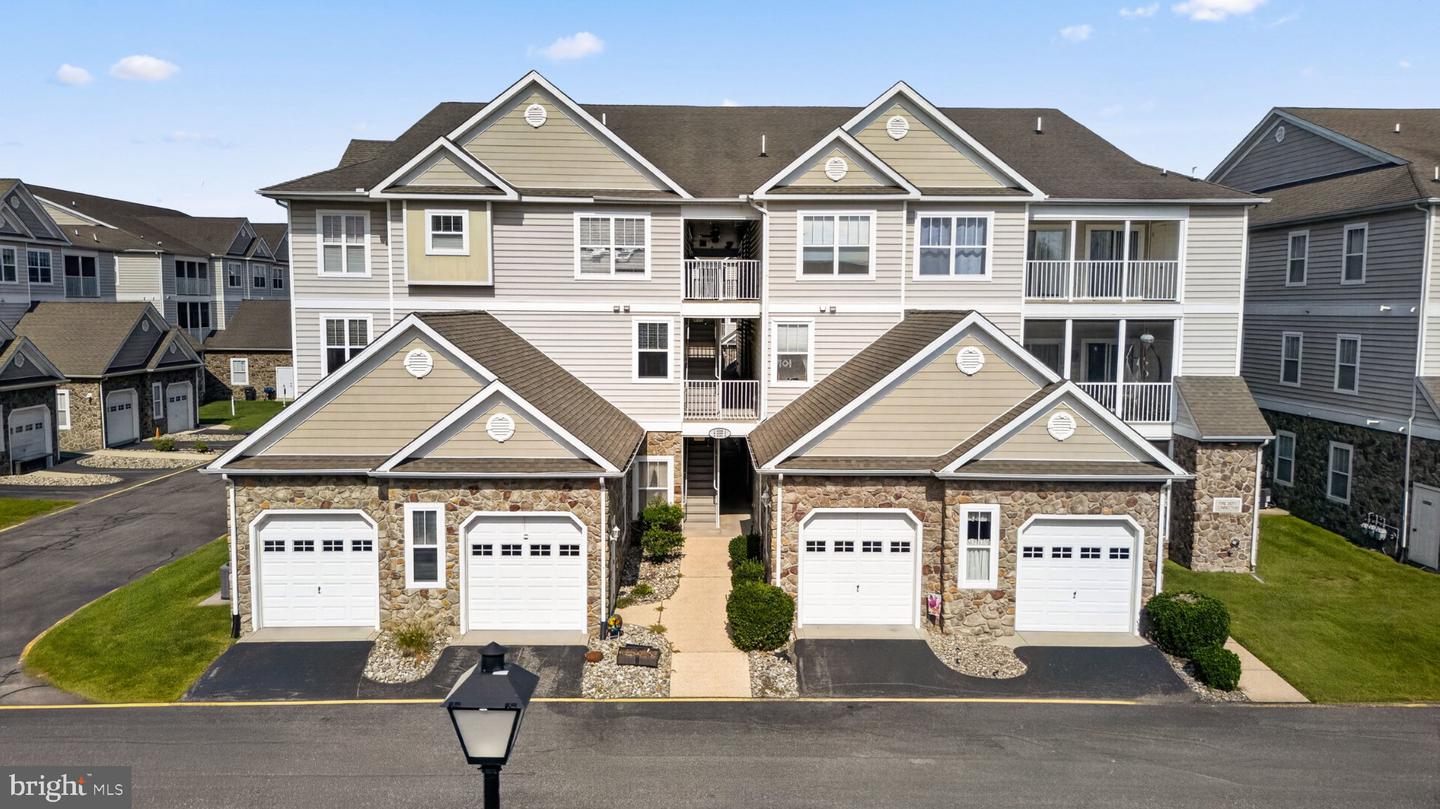 4202 Summer Brook Way #e Property Photo 1