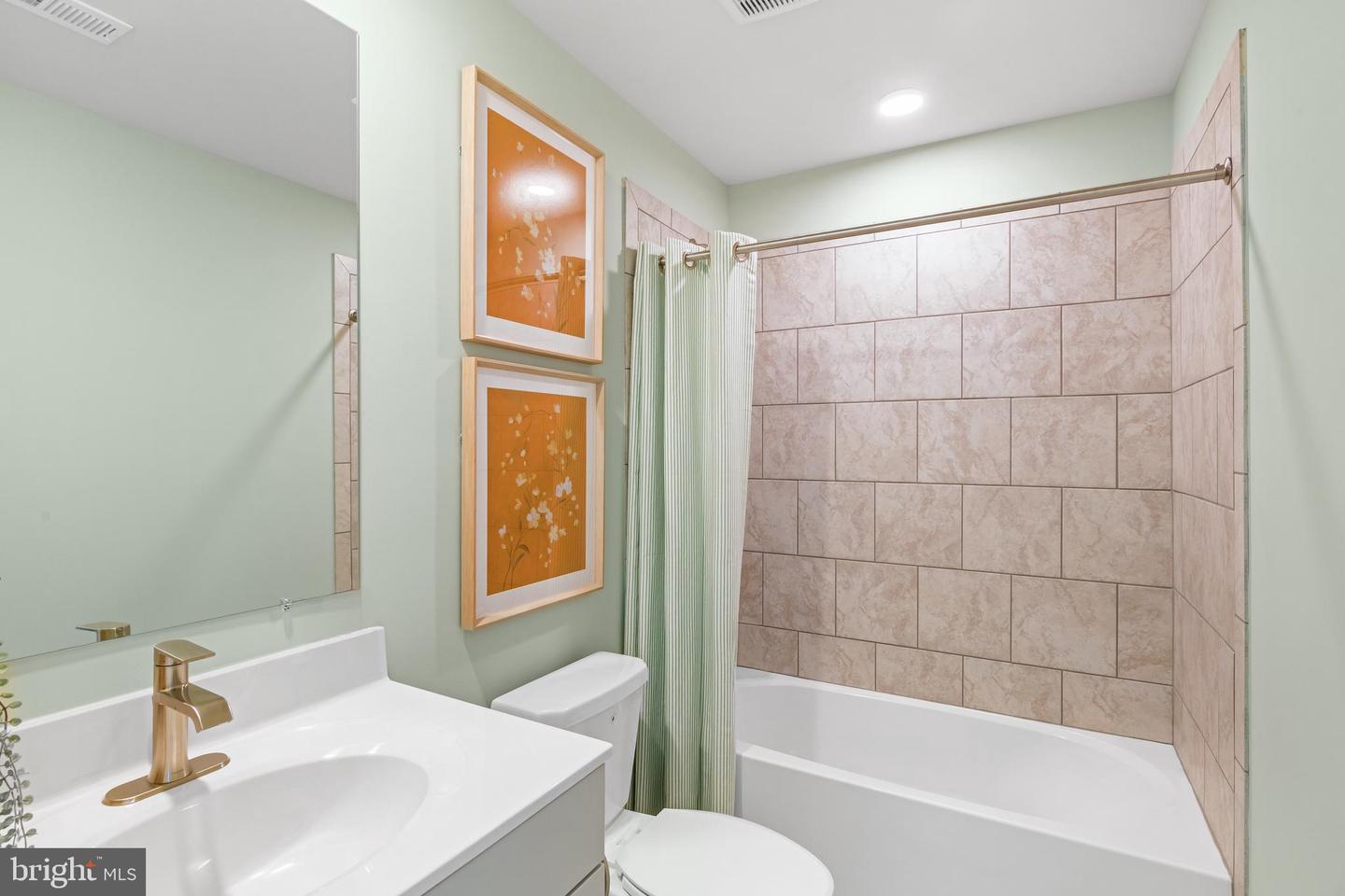100 Lantern Ln Property Photo 23