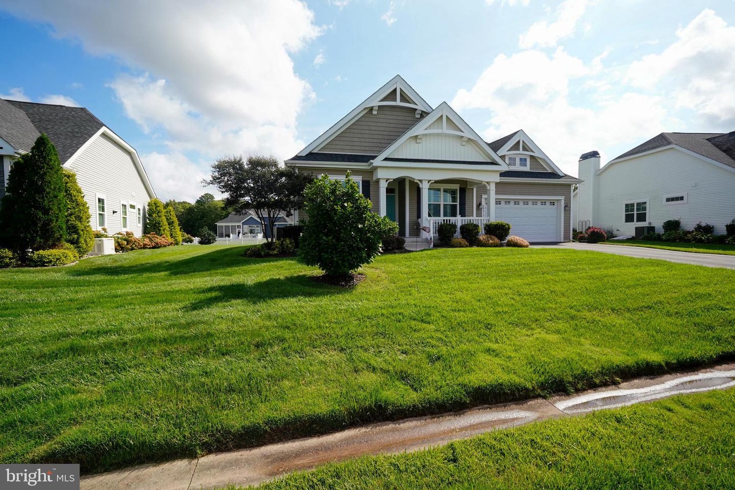 29512 Patrick Henry Cir Property Photo 2