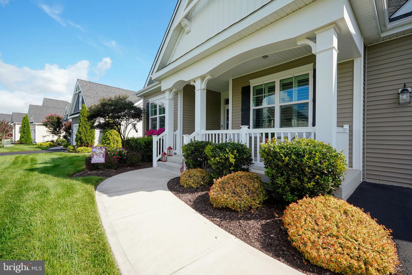 29512 Patrick Henry Cir Property Photo 4
