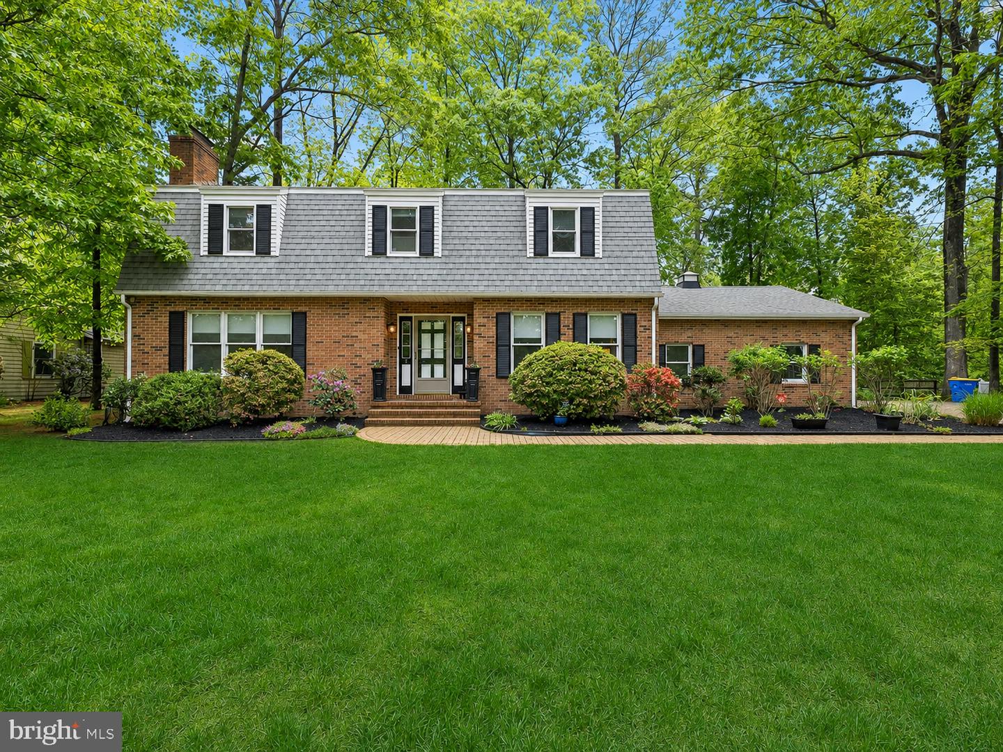 4 CANTERBURY LN Property Photo 1
