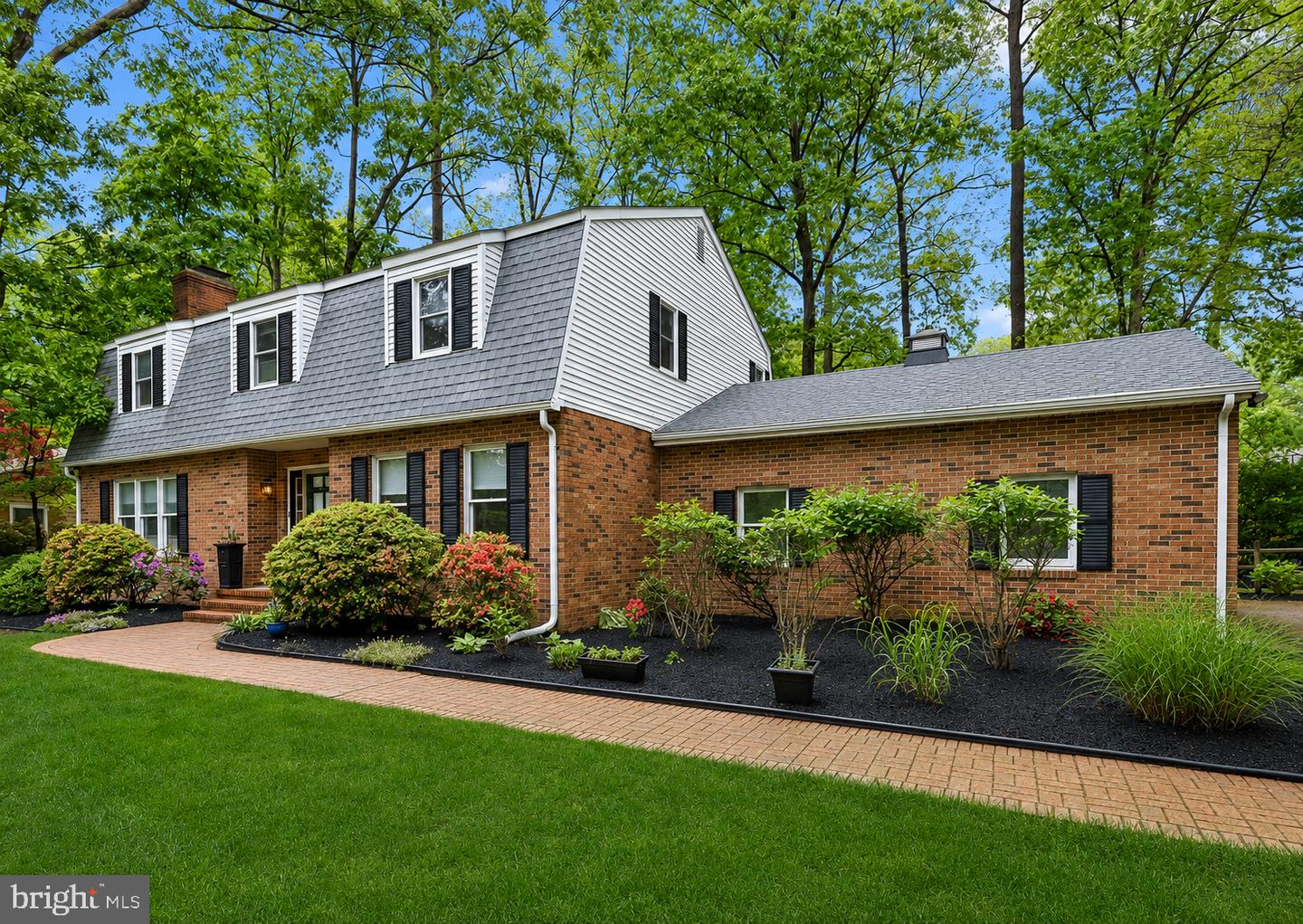 4 Canterbury Ln Property Photo 2