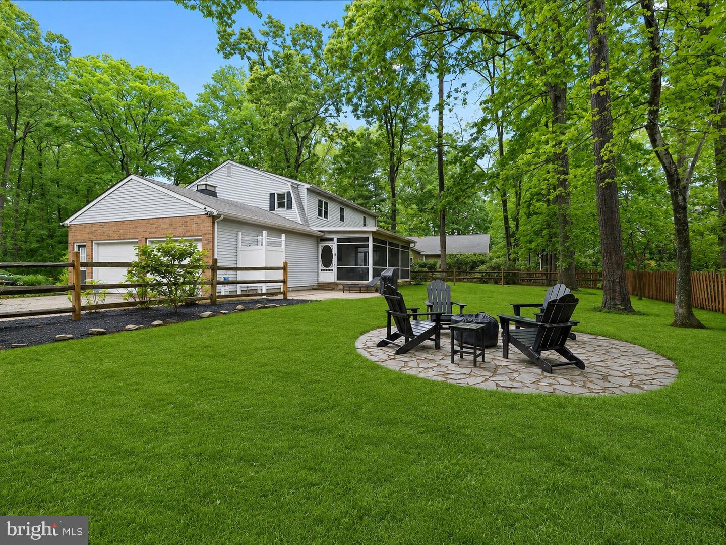 4 Canterbury Ln Property Photo 4