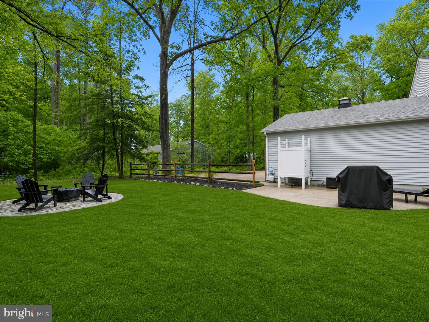 4 Canterbury Ln Property Photo 5