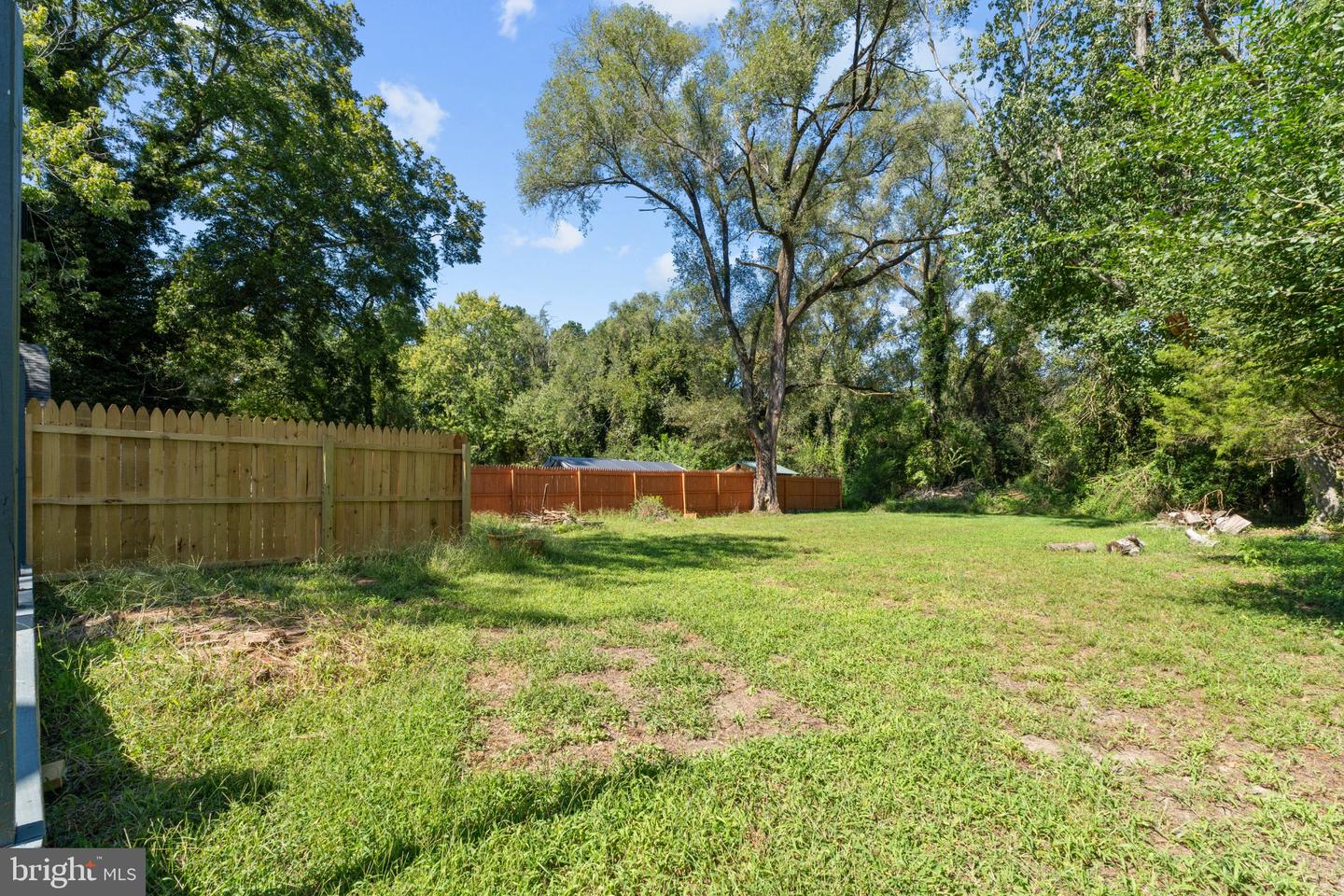 309 E 6th St Property Photo 27