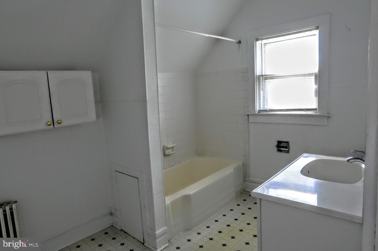 201 Delaware Ave #4 Property Photo 1