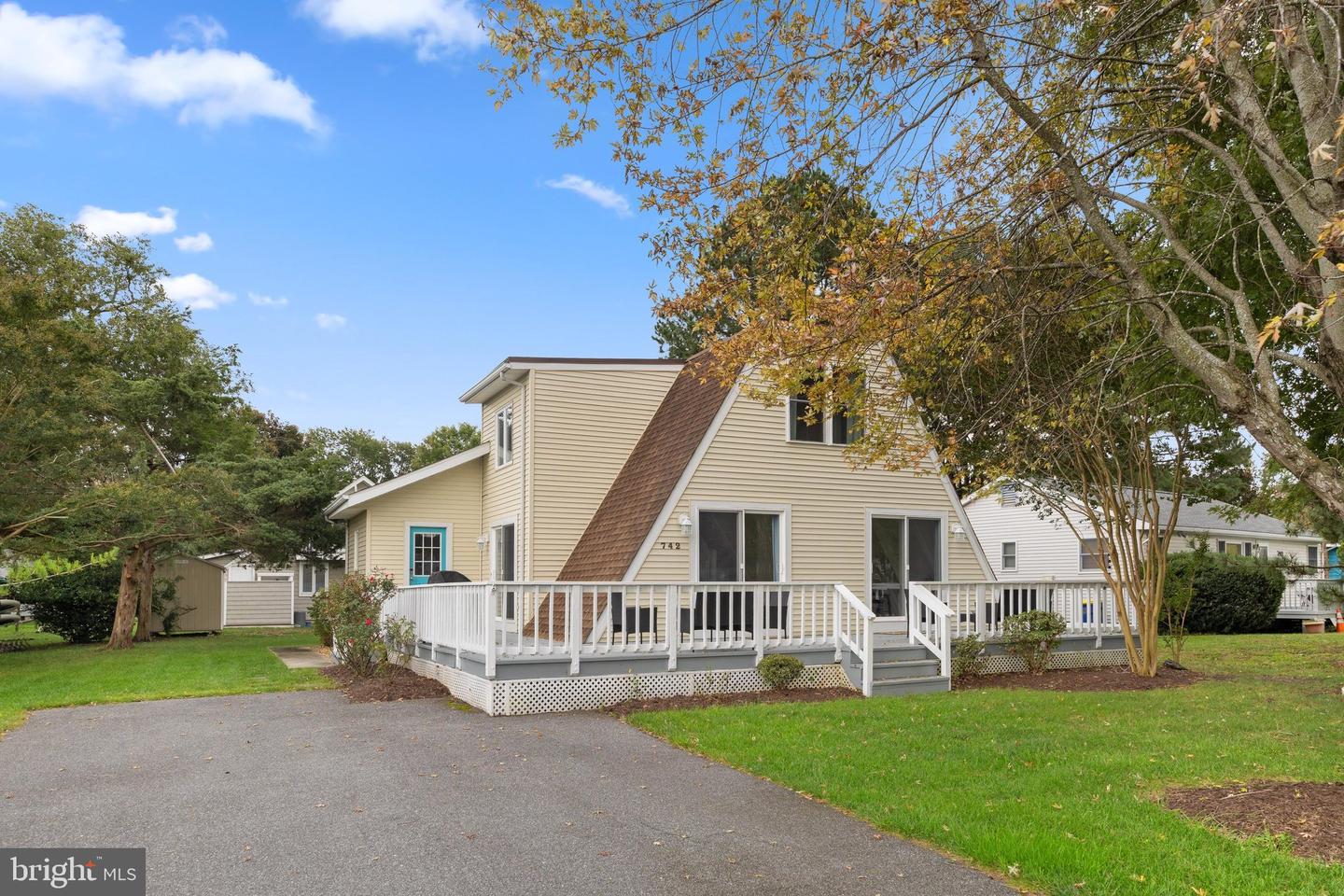 742 FENWOOD CIR Property Photo 1