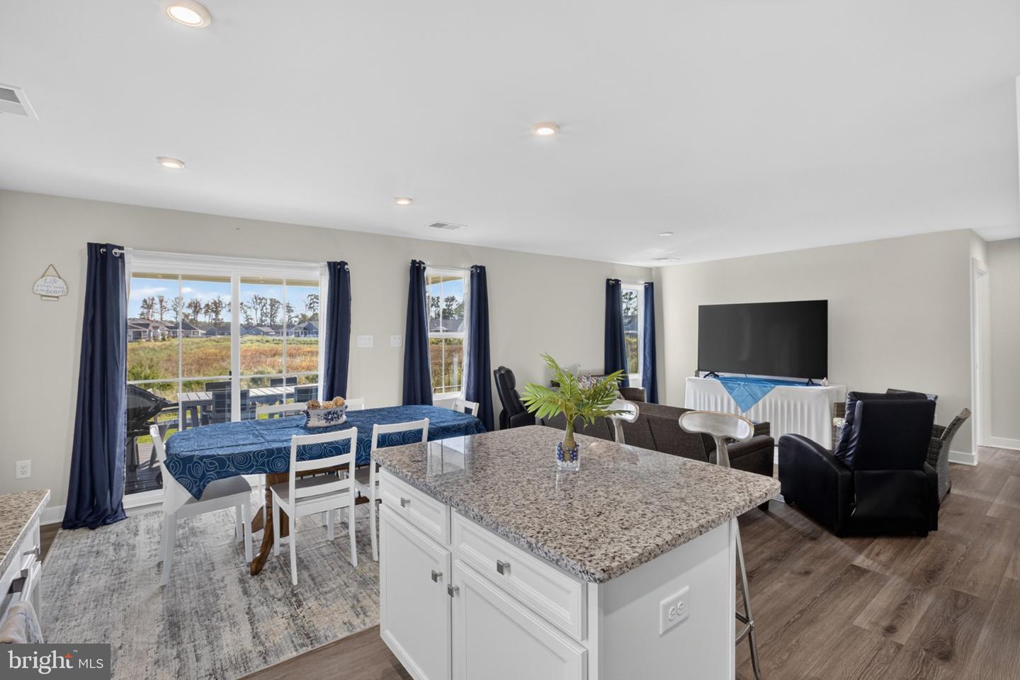 22450 Jayda Property Photo 16