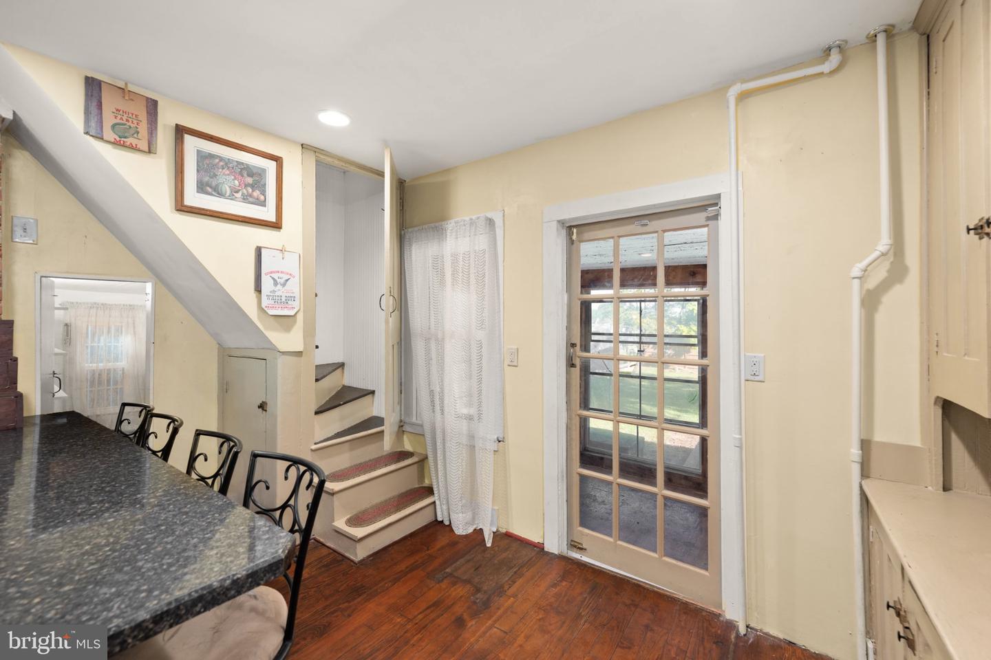 8595 Hearns Pond Rd Property Photo 2