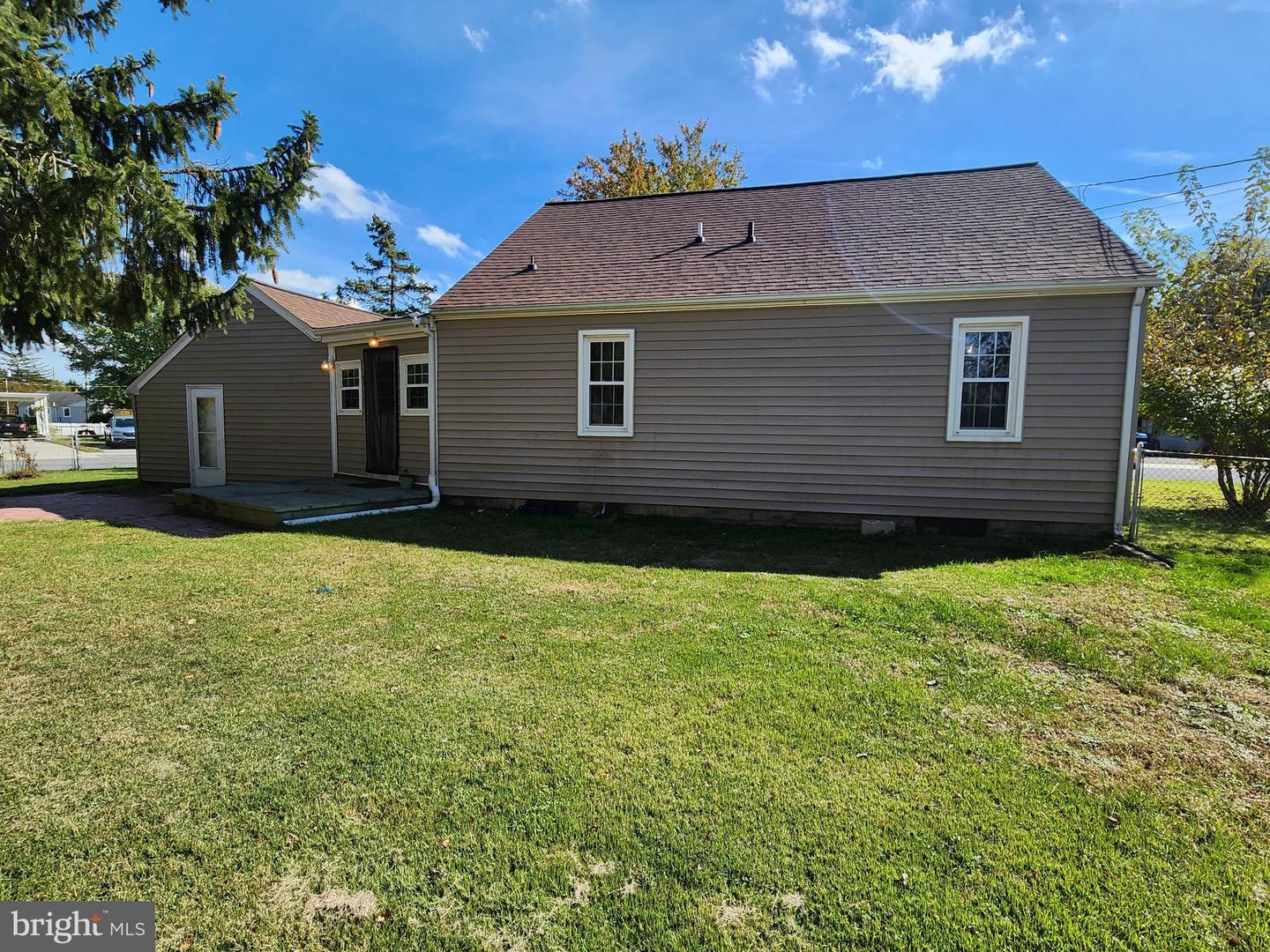 512 State St Property Photo 30