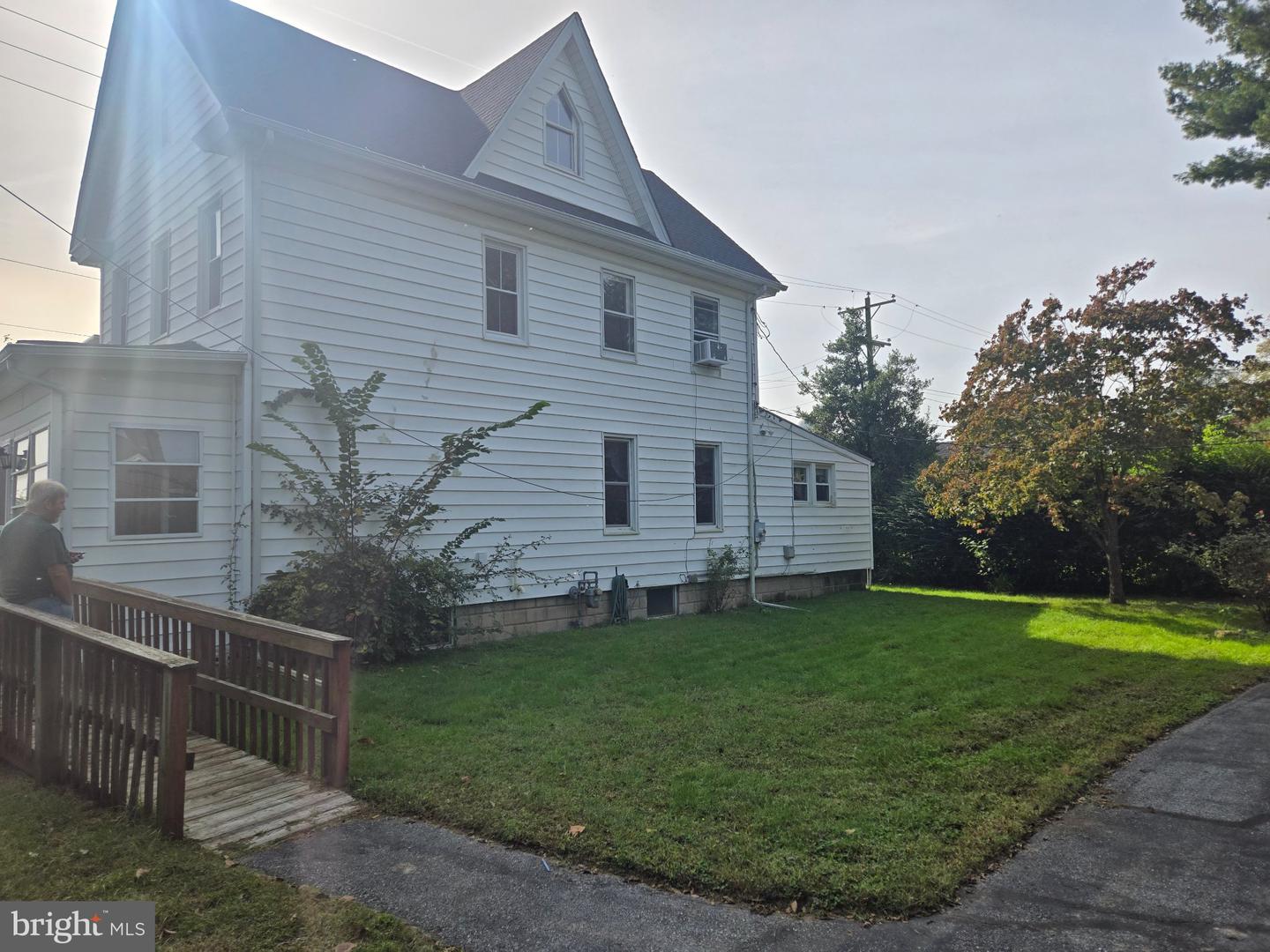 400 Sussex Ave Property Photo 1