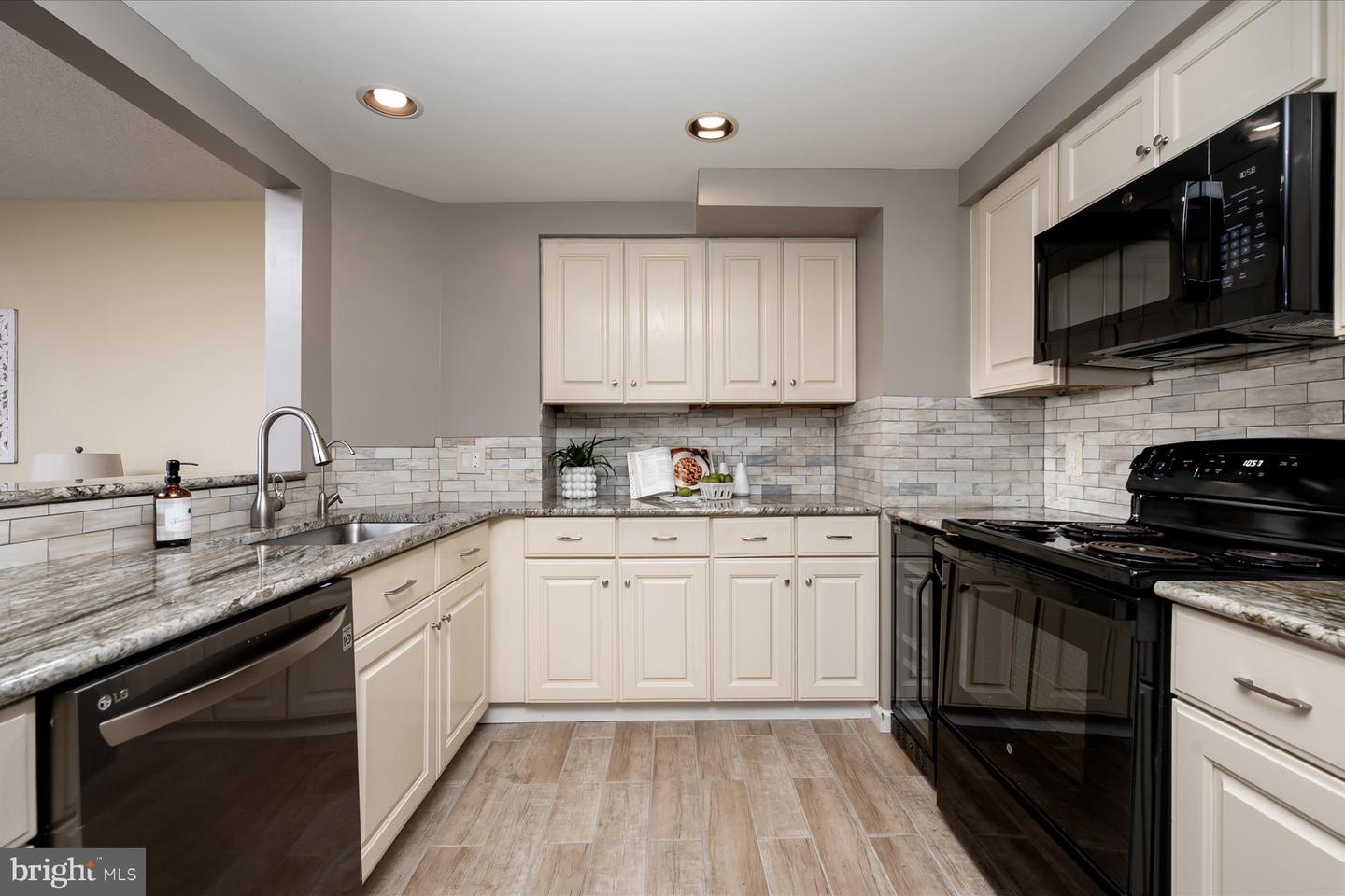 930 Astern Way #405 Property Photo 10