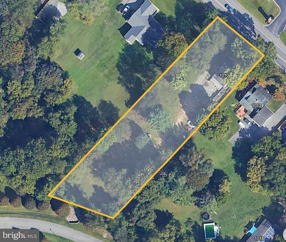 1010 GENERALS HWY Property Photo 1