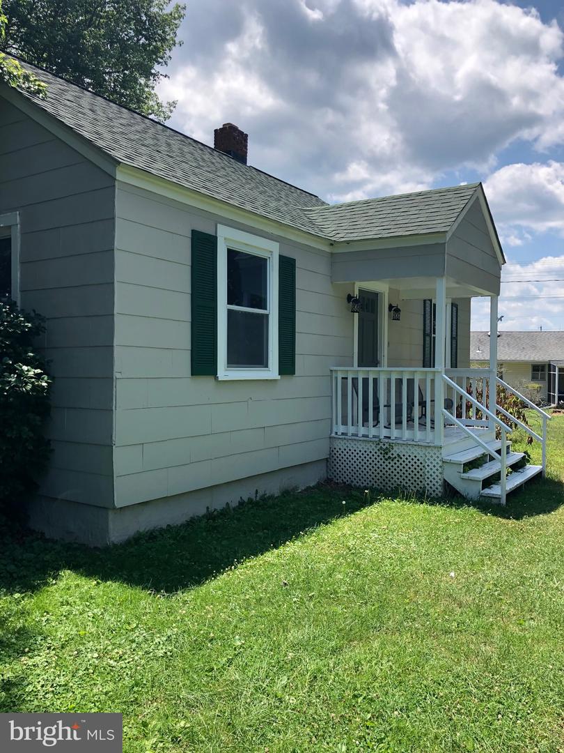 25 Old Solomons Island Rd Property Photo