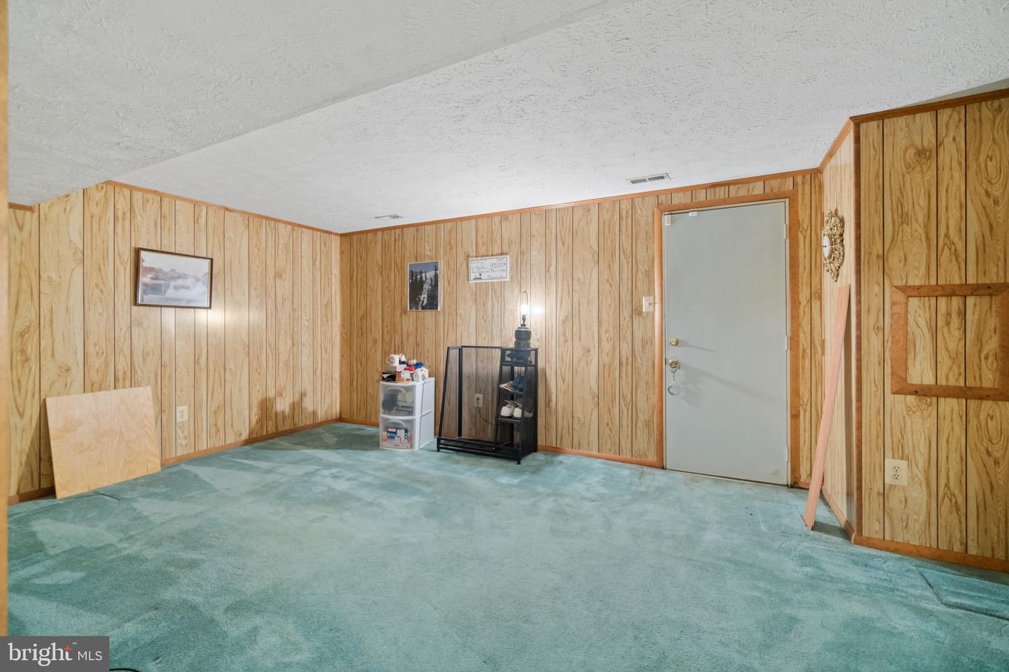 8078 Outing Ave Property Photo 24