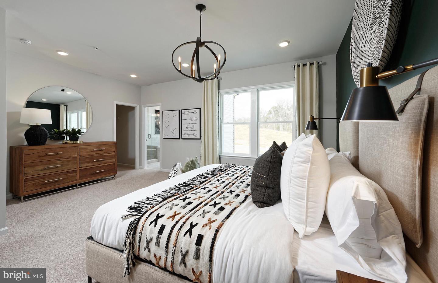 237 Mainstream Dr Property Photo 6