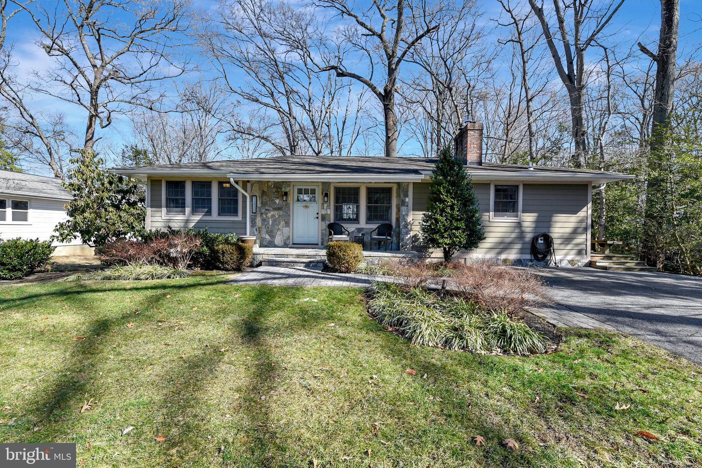 1130 Chinaberry Ln Property Photo