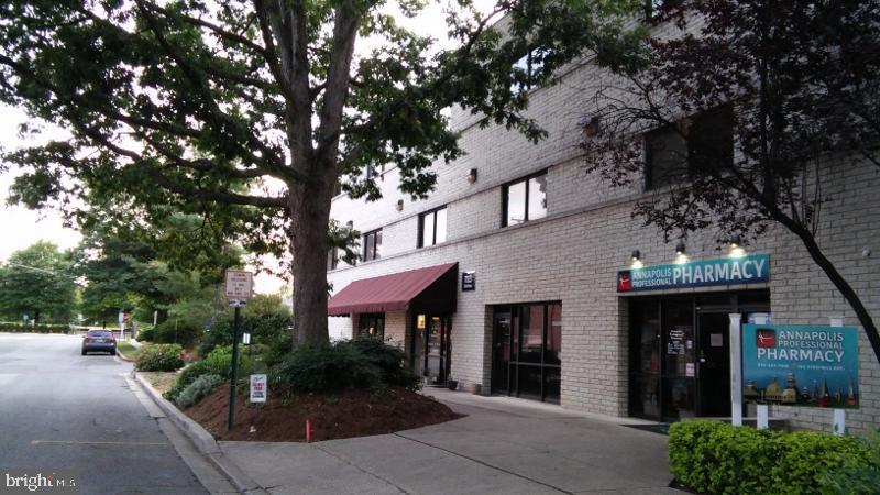 703 Giddings Ave #u-2 Suites Property Photo 3