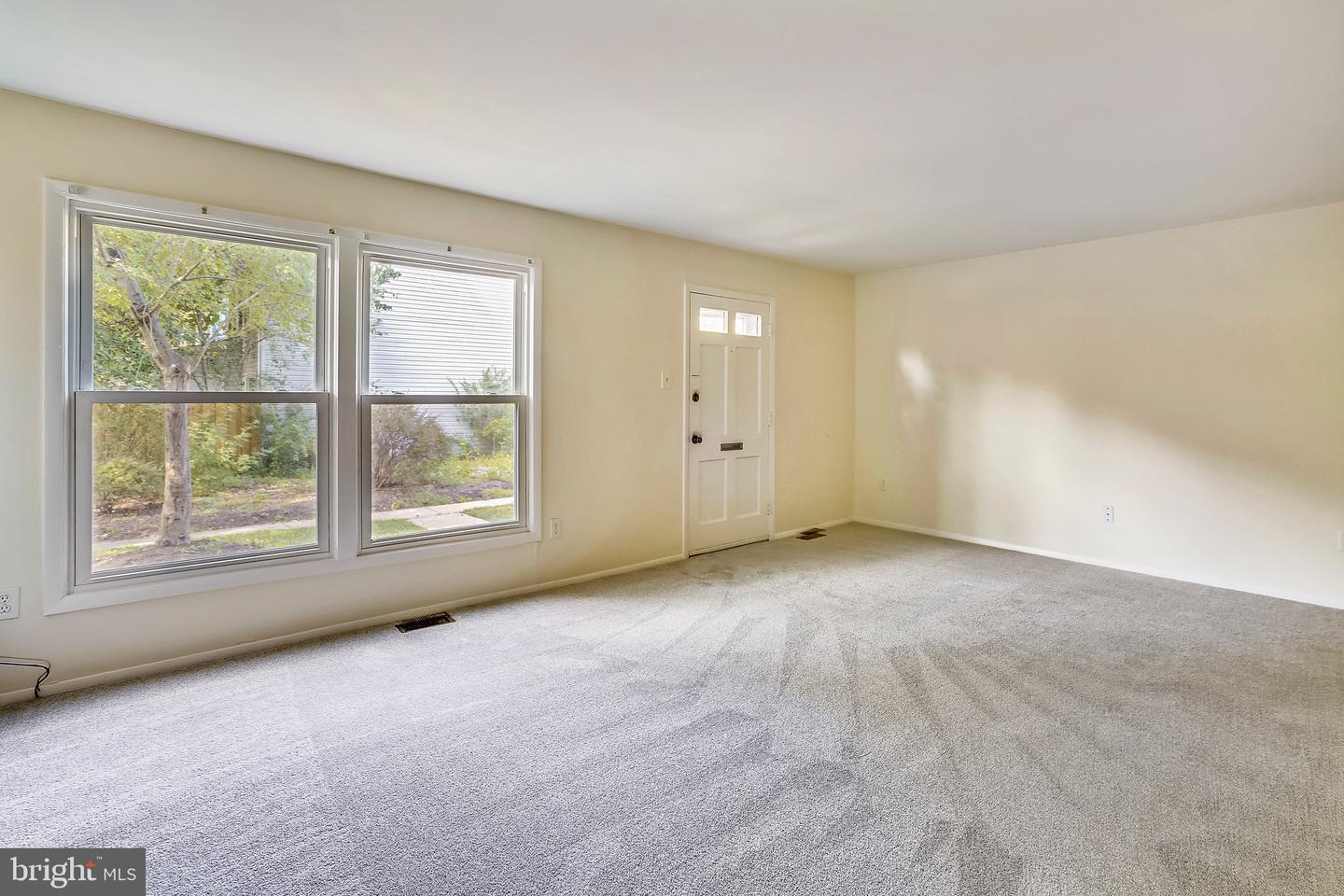 1727 Fernham Ct Property Photo 4