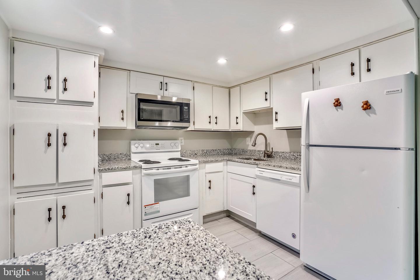 1727 Fernham Ct Property Photo 8