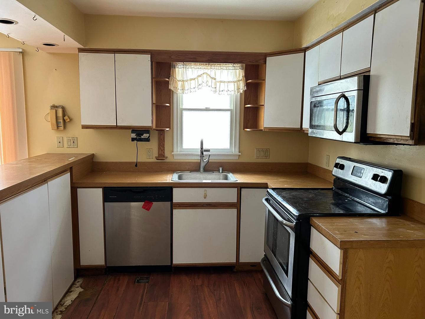 4908 Aspen St Property Photo 4