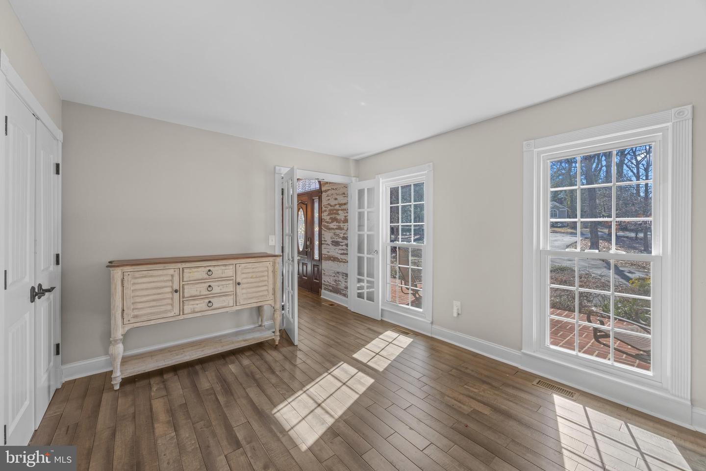 415 Edgewater Rd Property Photo 4