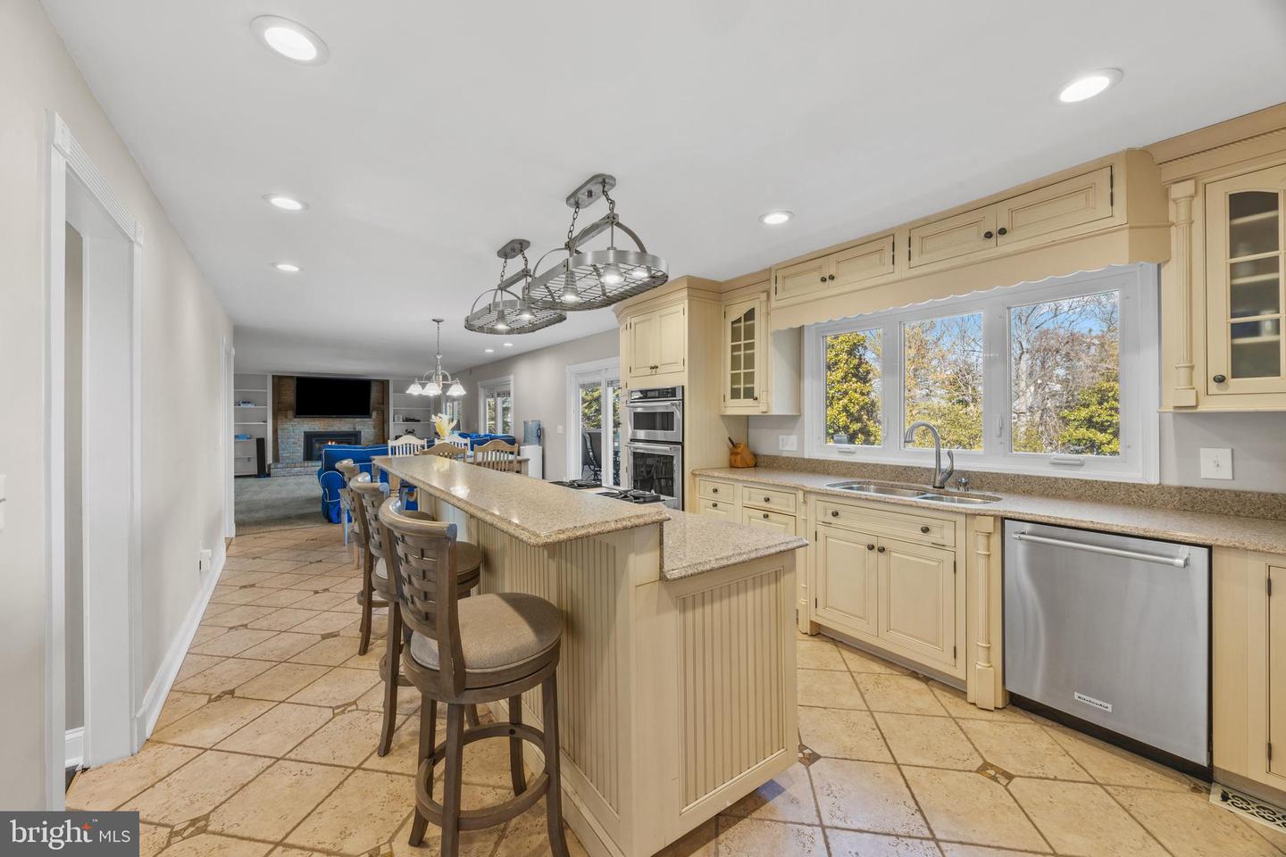 415 Edgewater Rd Property Photo 7