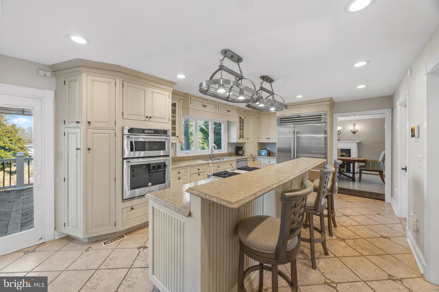 415 Edgewater Rd Property Photo 8