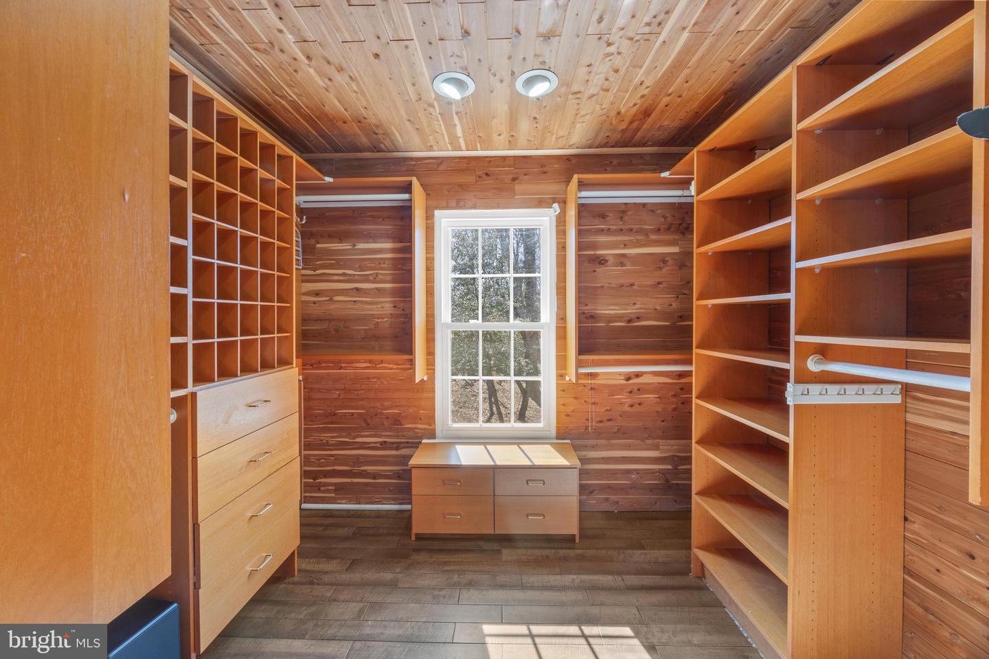 415 Edgewater Rd Property Photo 17