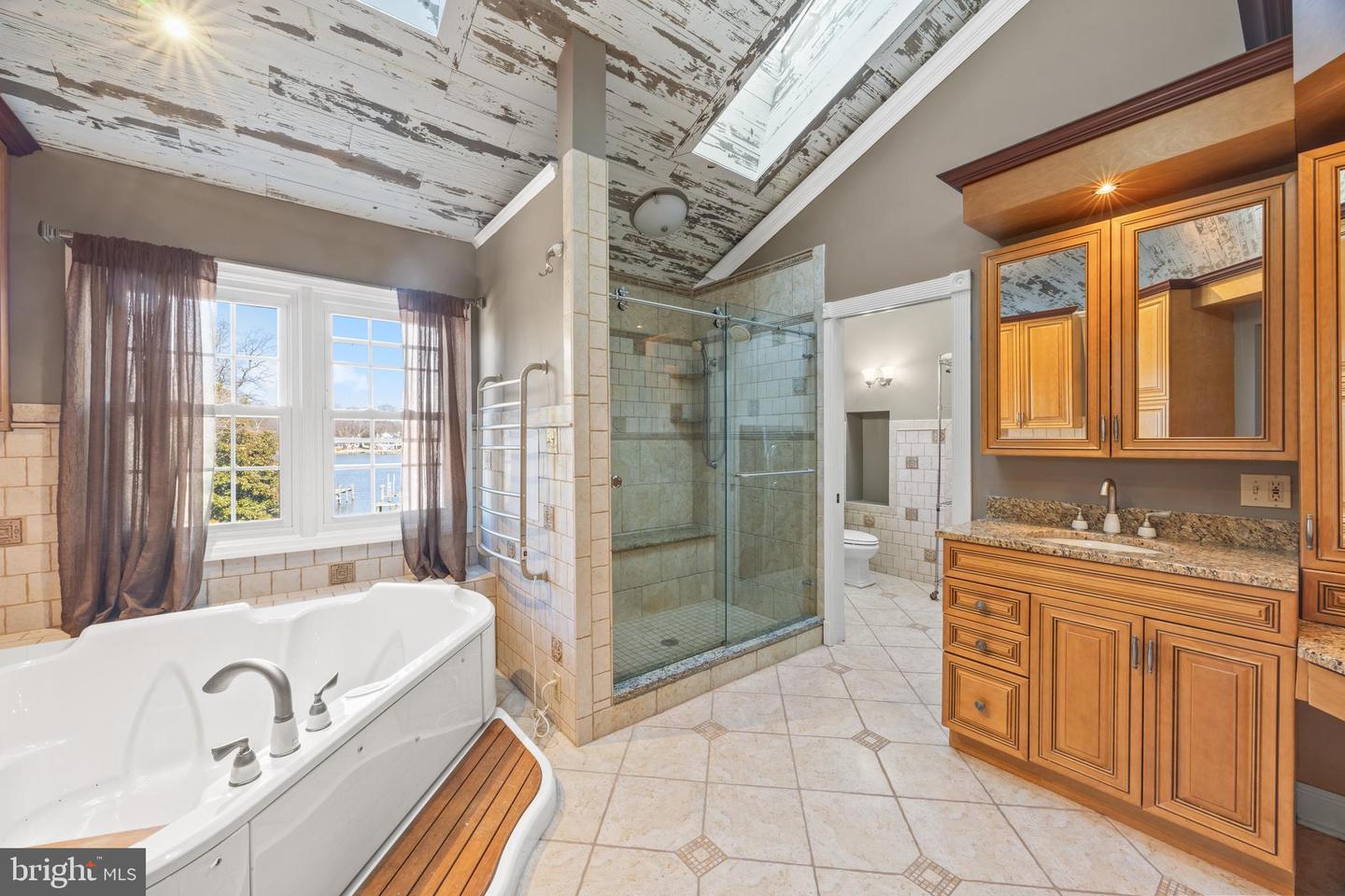 415 Edgewater Rd Property Photo 18