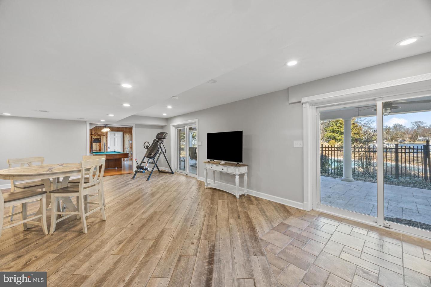 415 Edgewater Rd Property Photo 24