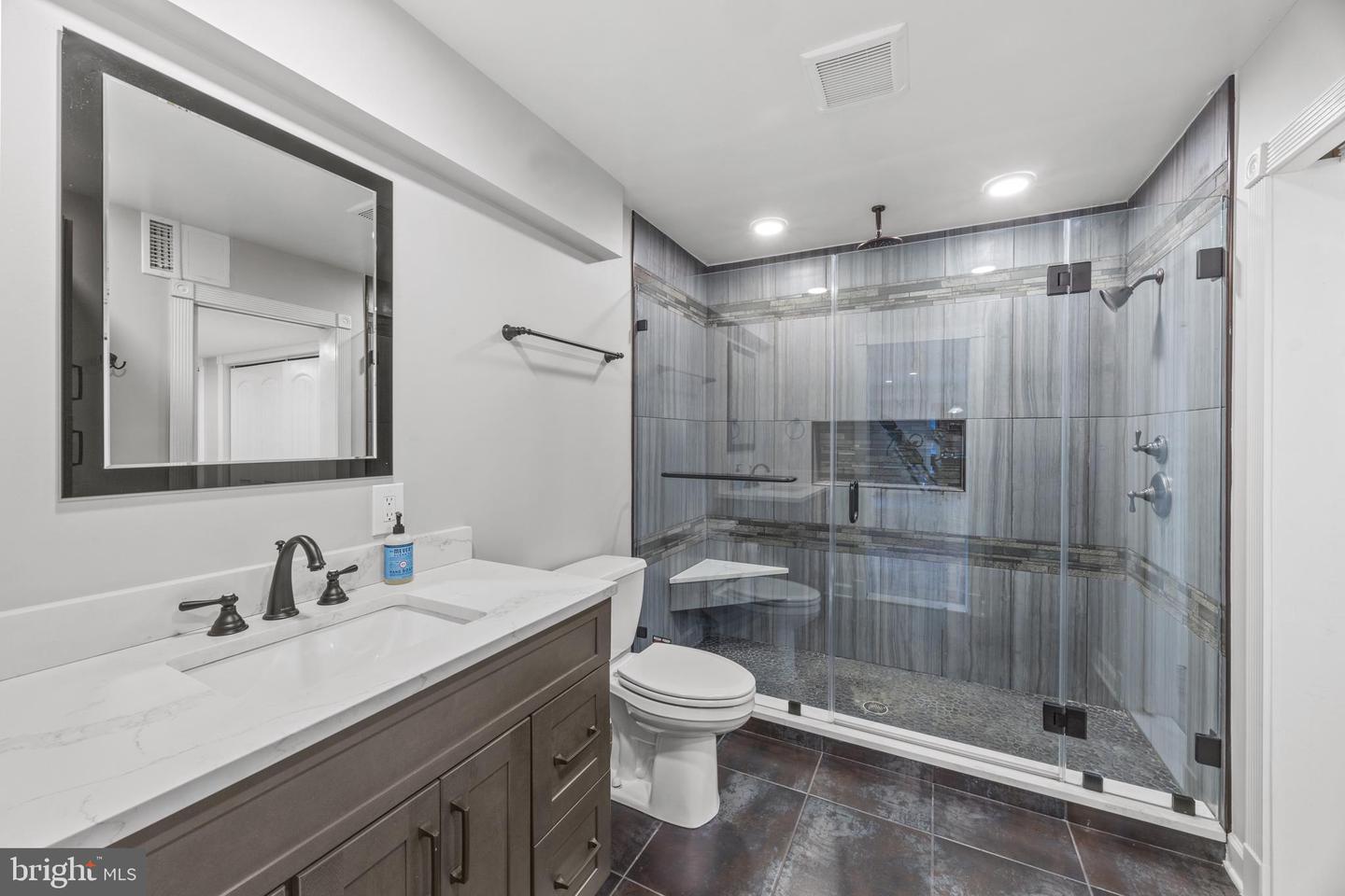 415 Edgewater Rd Property Photo 27