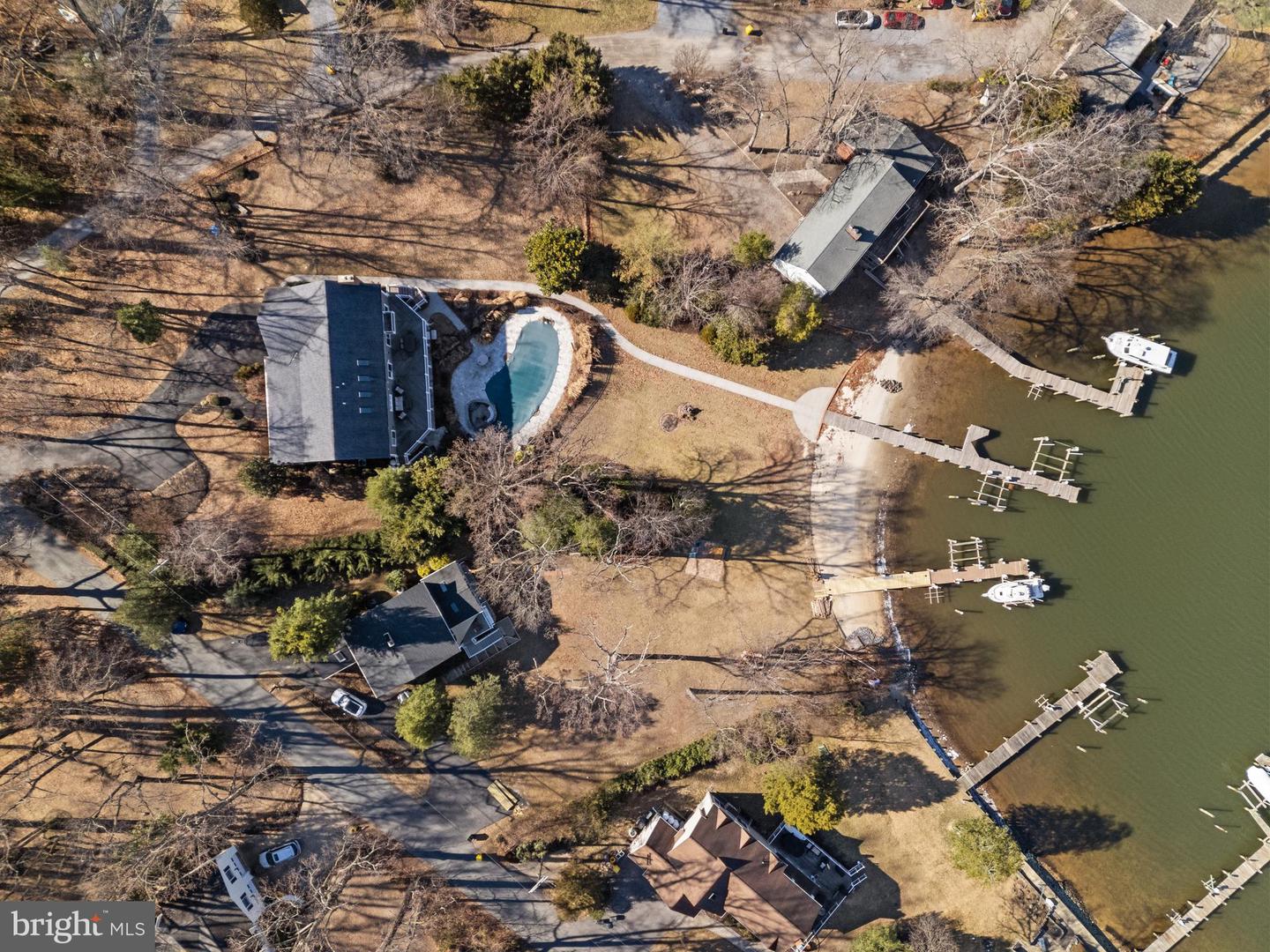 415 Edgewater Rd Property Photo 28