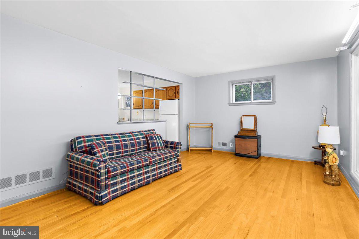 523 Kent Cir Property Photo 3