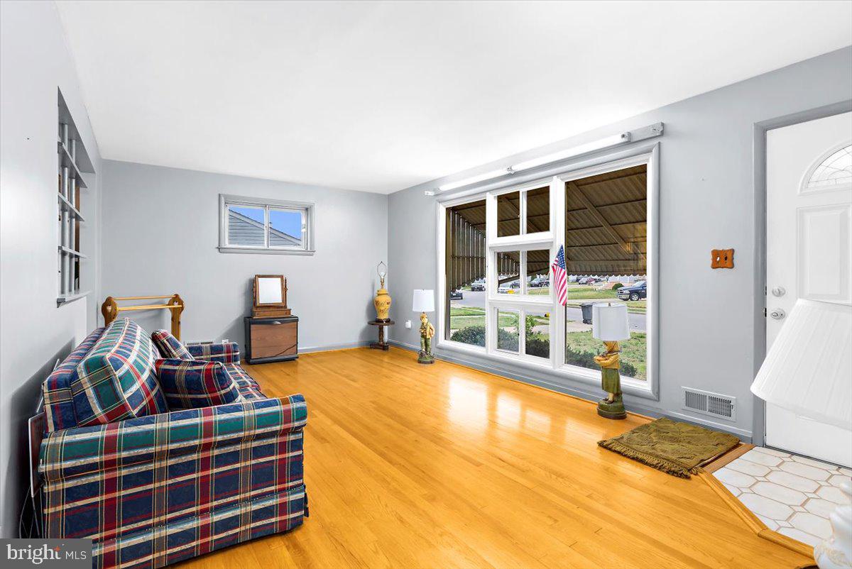 523 Kent Cir Property Photo 4