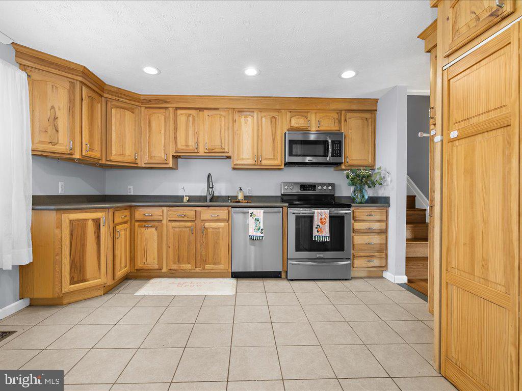 7806 Walnut Tree Rd Property Photo 4